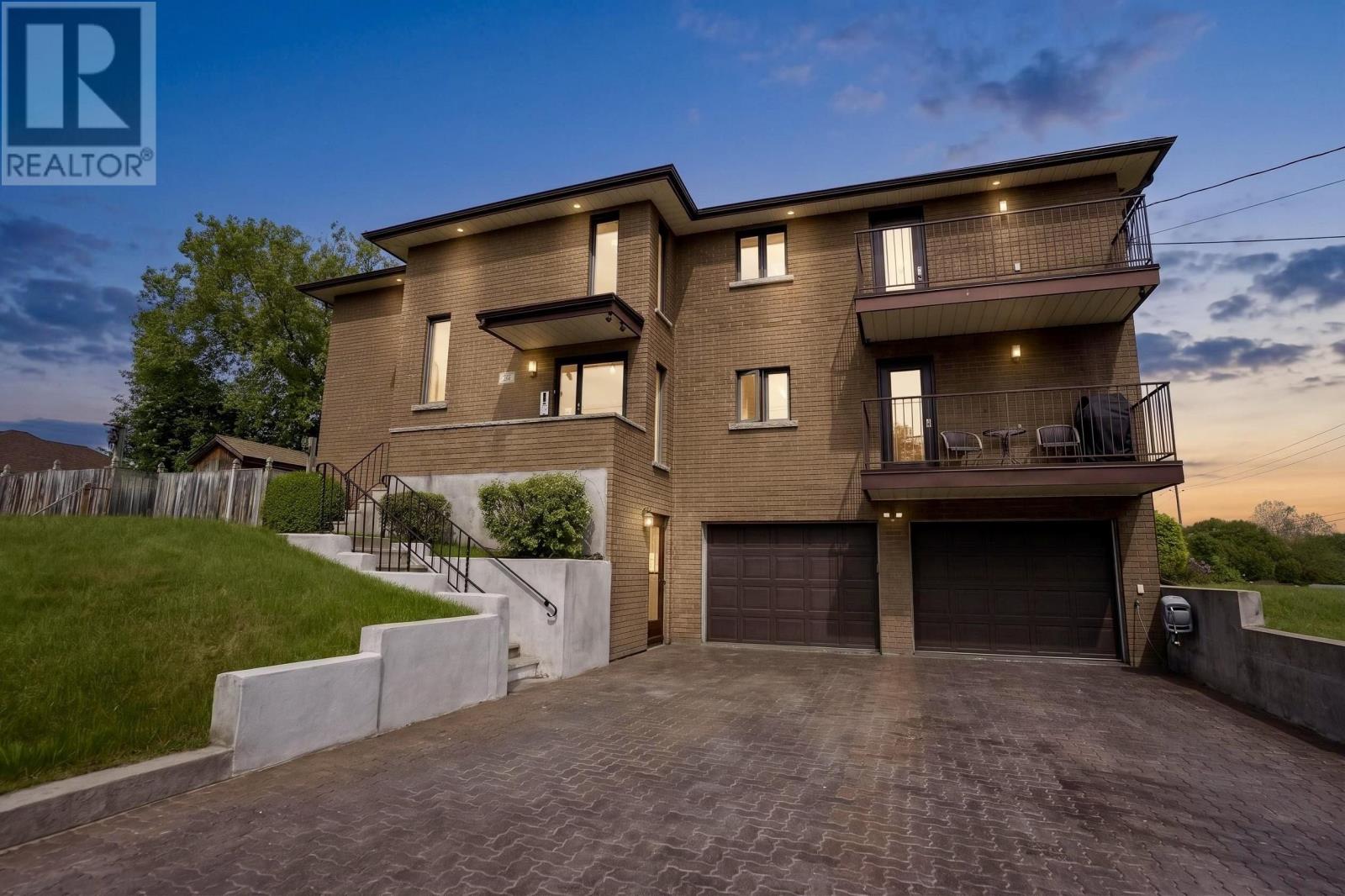 MLS® listing #29944100 for sale located at 110 Albany ST