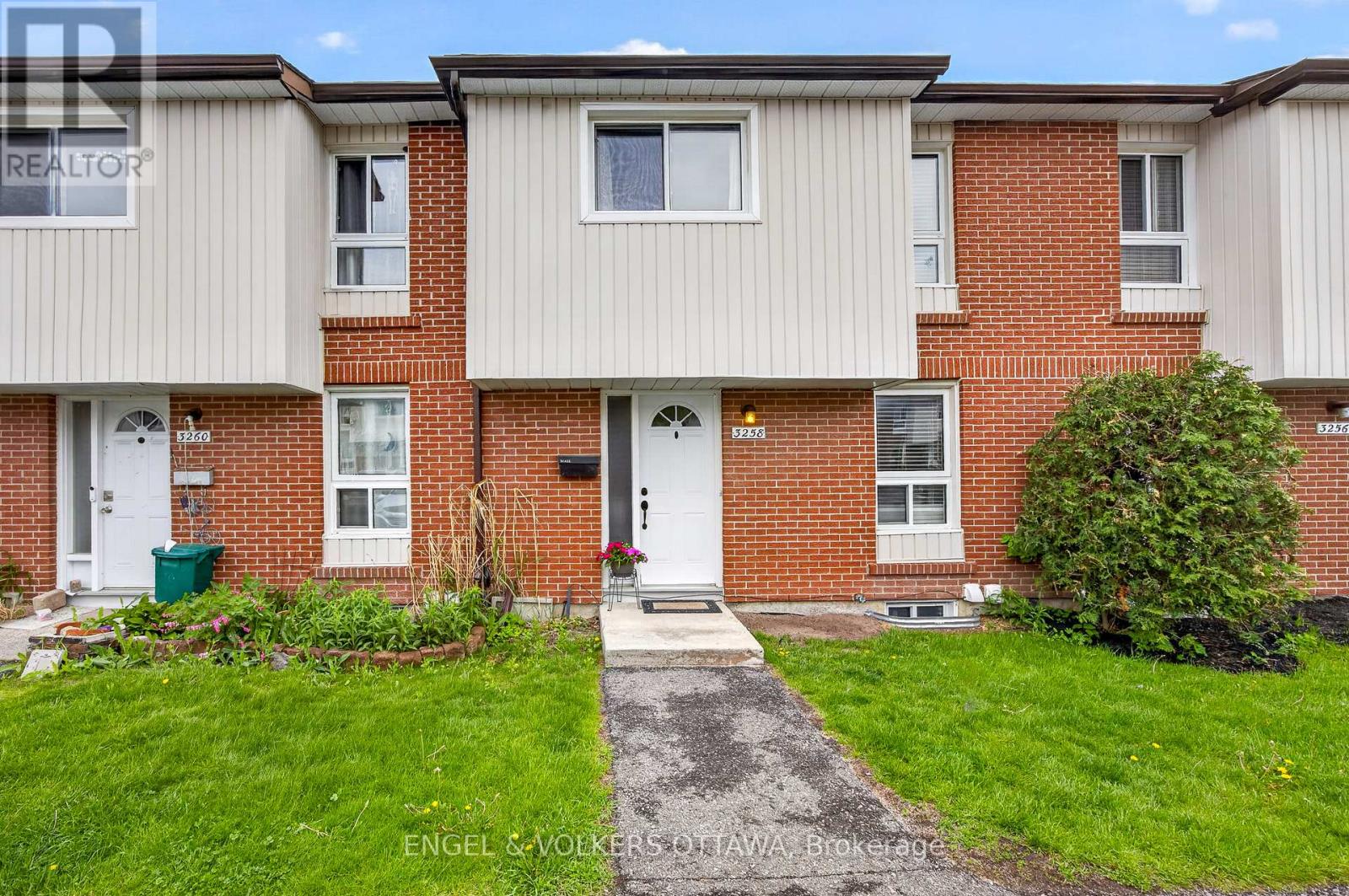 MLS® listing #29945881 for sale located at 60 - 3258 BANNON WAY