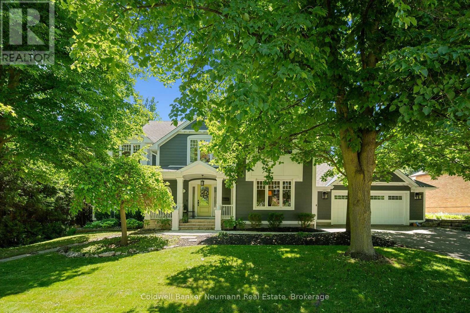 MLS® listing #29946043 for sale located at 35 MONTICELLO CRESCENT