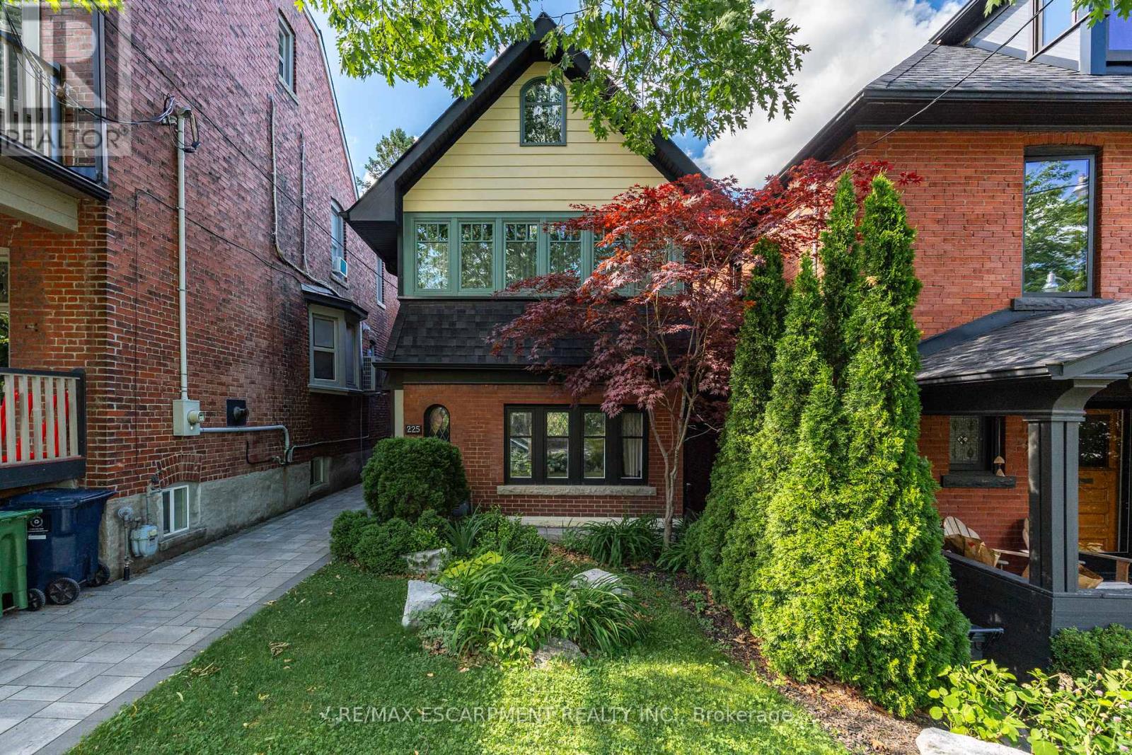 MLS® listing #29946365 for sale located at 225 OAKMOUNT ROAD