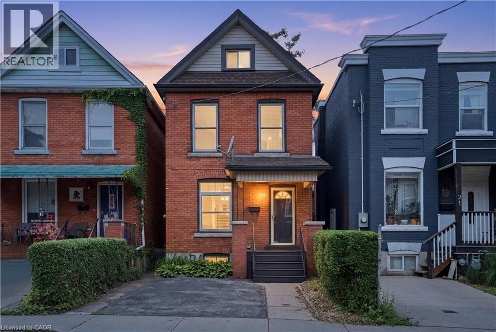 MLS® listing #29947003 for sale located at 19 HUNTLEY Street