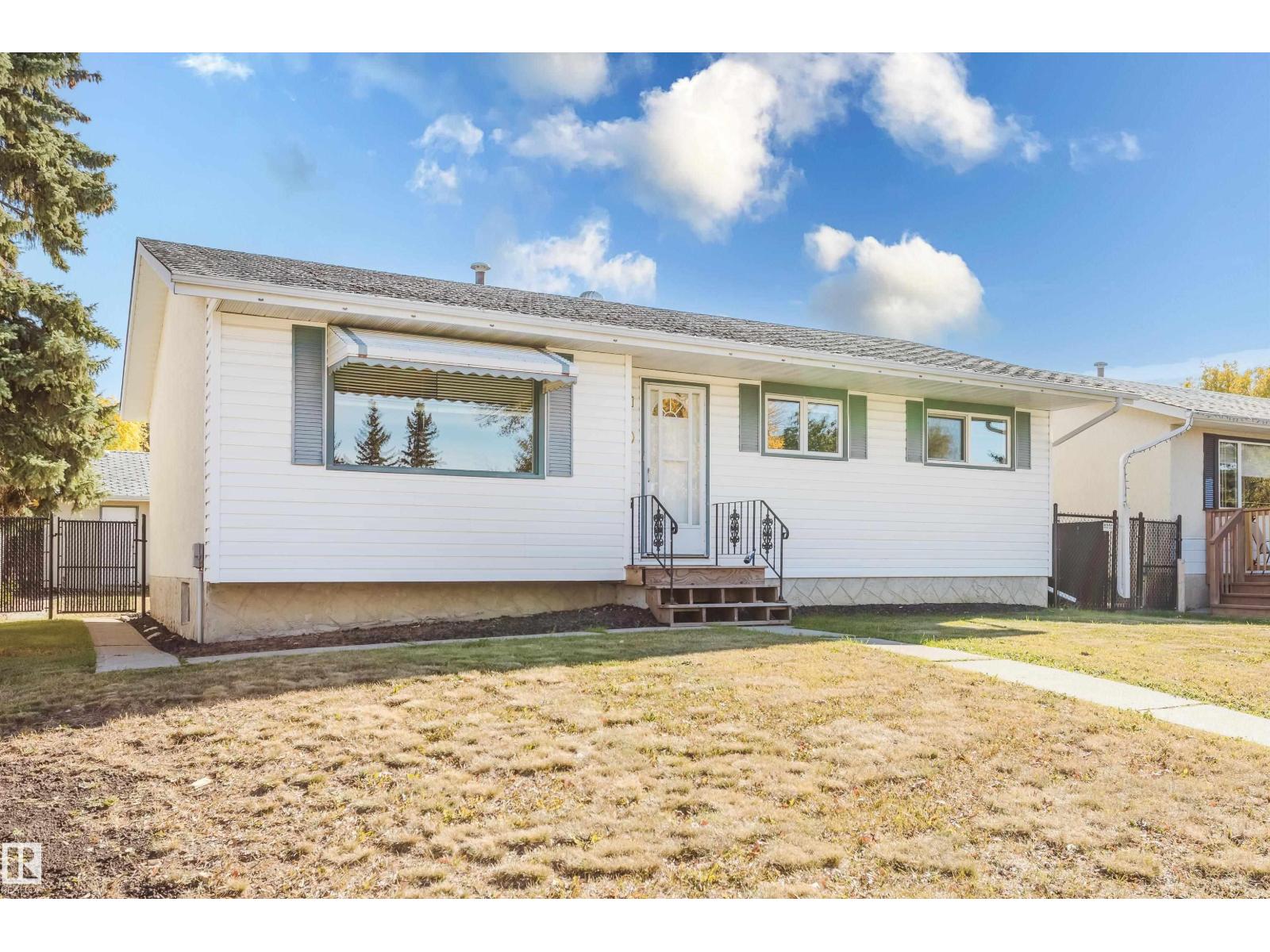 MLS® listing #29947293 for sale located at 30 BRAMPTON ST S