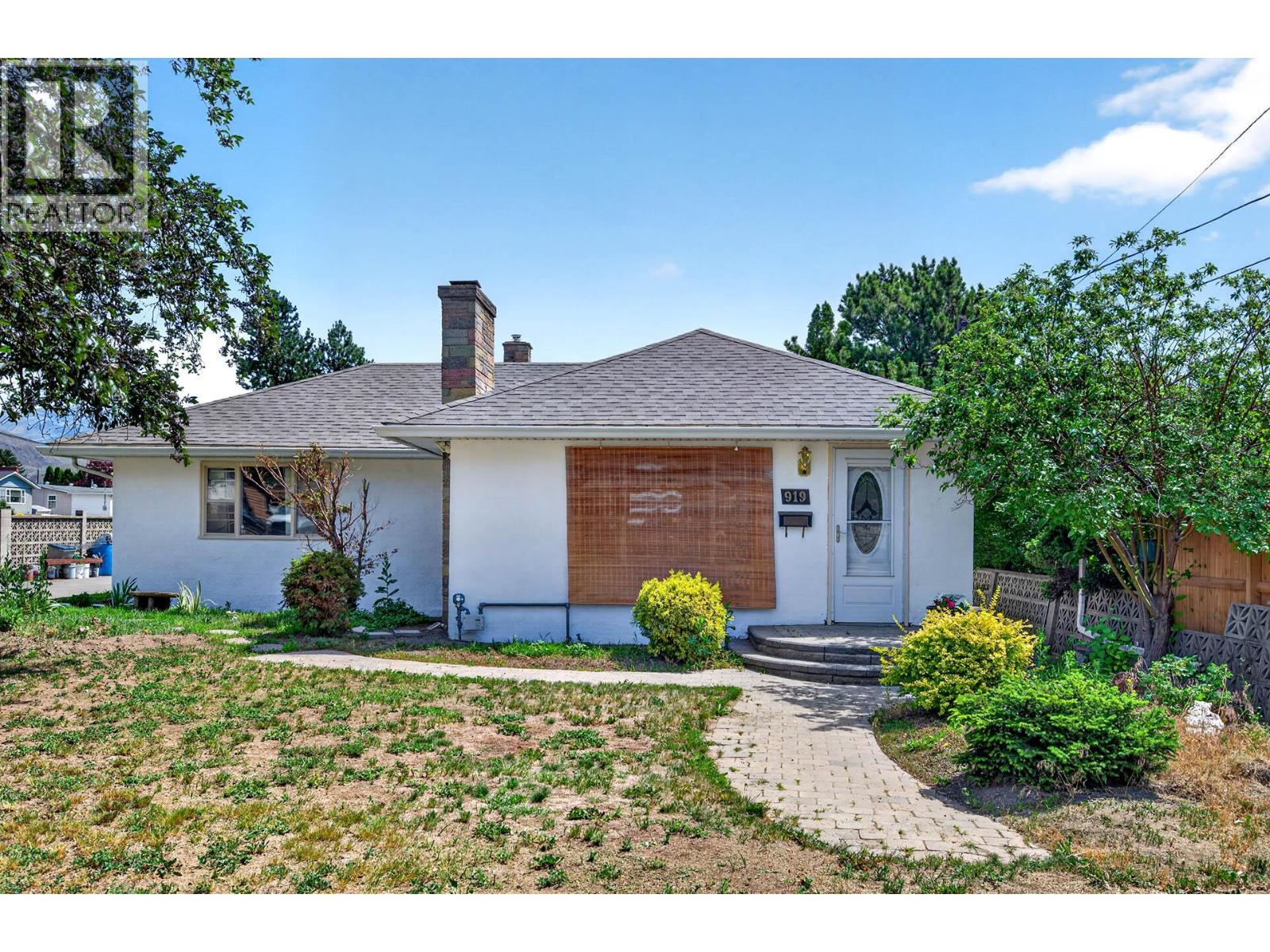 MLS® listing #29947782 for sale located at 919 SCHREINER Street