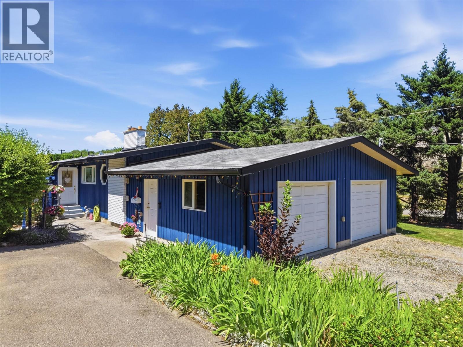 MLS® listing #29948776 for sale located at 6298 HILLVIEW Drive