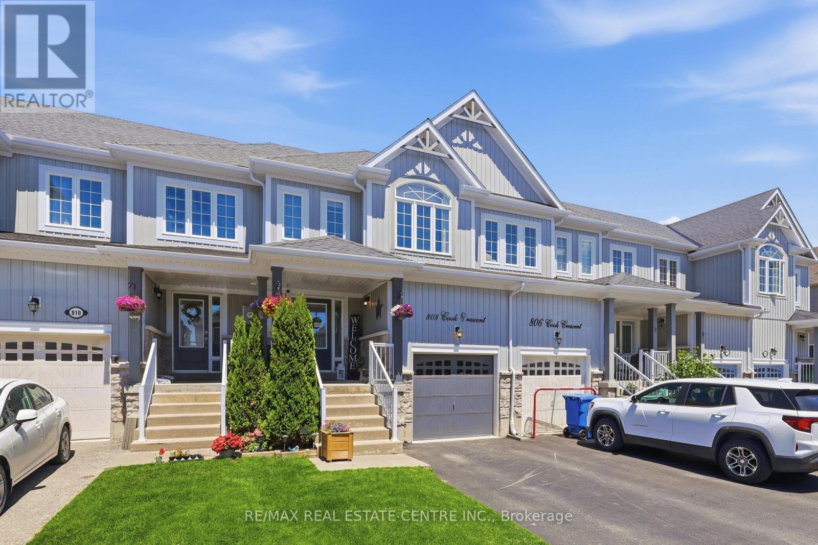 MLS® listing #29950667 for sale located at 808 COOK CRESCENT