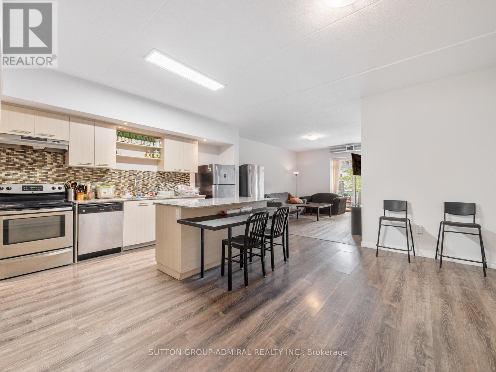 MLS® listing #29950838 for sale located at 203 - 8 HICKORY STREET W