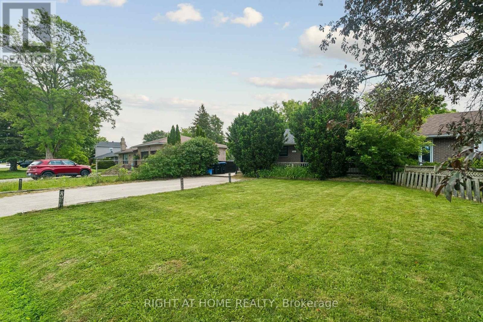 MLS® listing #29950967 for sale located at 242 CENTRE STREET
