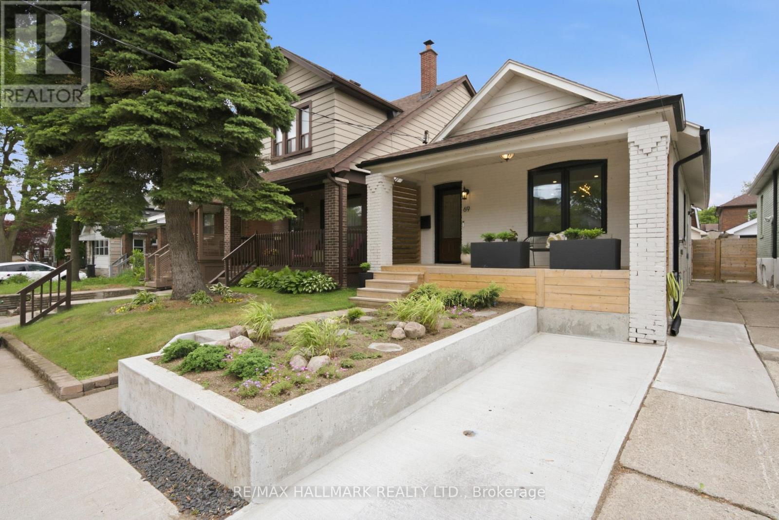MLS® listing #29951395 for sale located at 69 GATWICK AVENUE