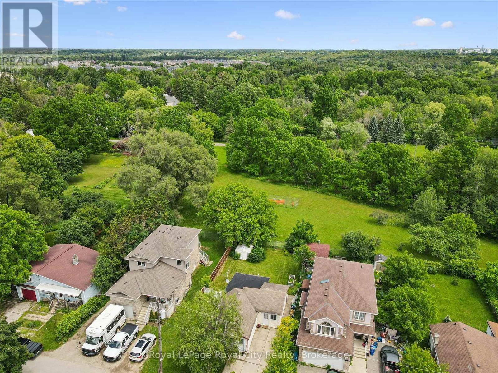 MLS® listing #29952685 for sale located at 10 MACVILLE AVENUE