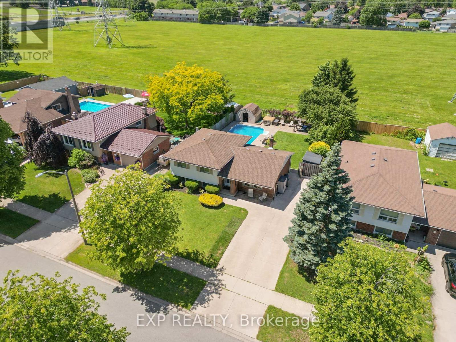MLS® listing #29953290 for sale located at 7195 WESTFIELD DRIVE