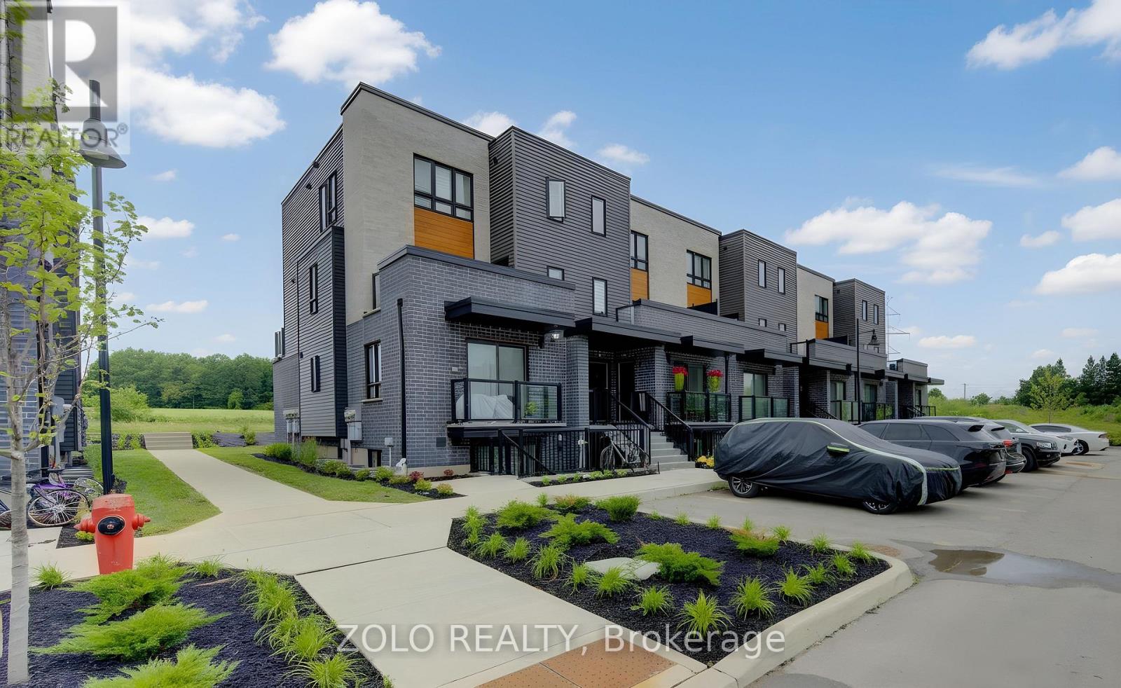 MLS® listing #29953555 for sale located at 14 - 235 CHAPEL HILL DRIVE