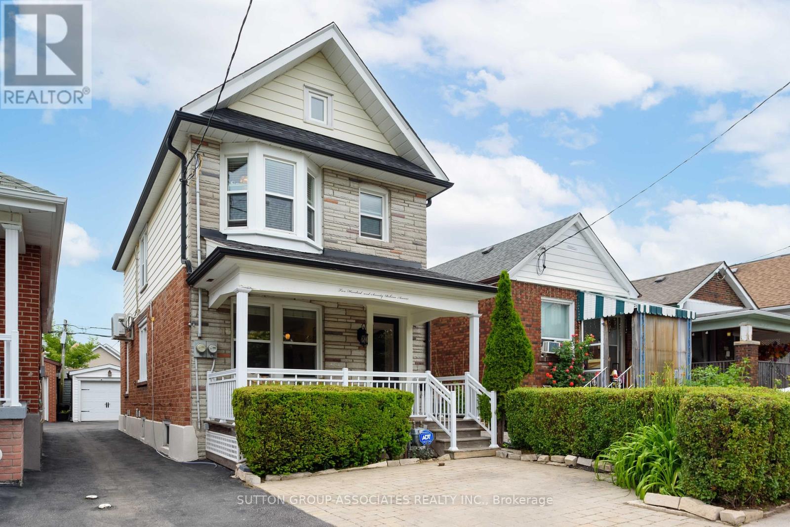 MLS® listing #29954495 for sale located at 270 ROBINA AVENUE