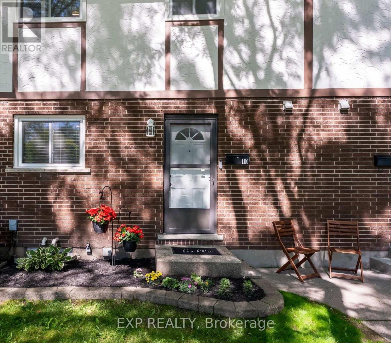 MLS® listing #29955326 for sale located at 10 - 3322 ADDISON AVENUE
