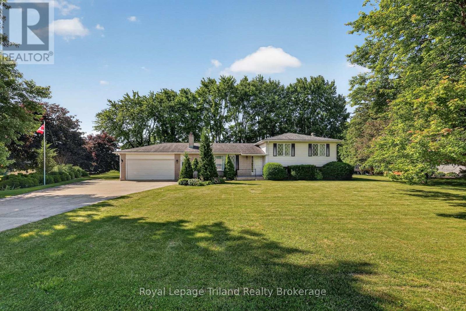 MLS® listing #29956510 for sale located at 9 COMMISSIONER STREET W