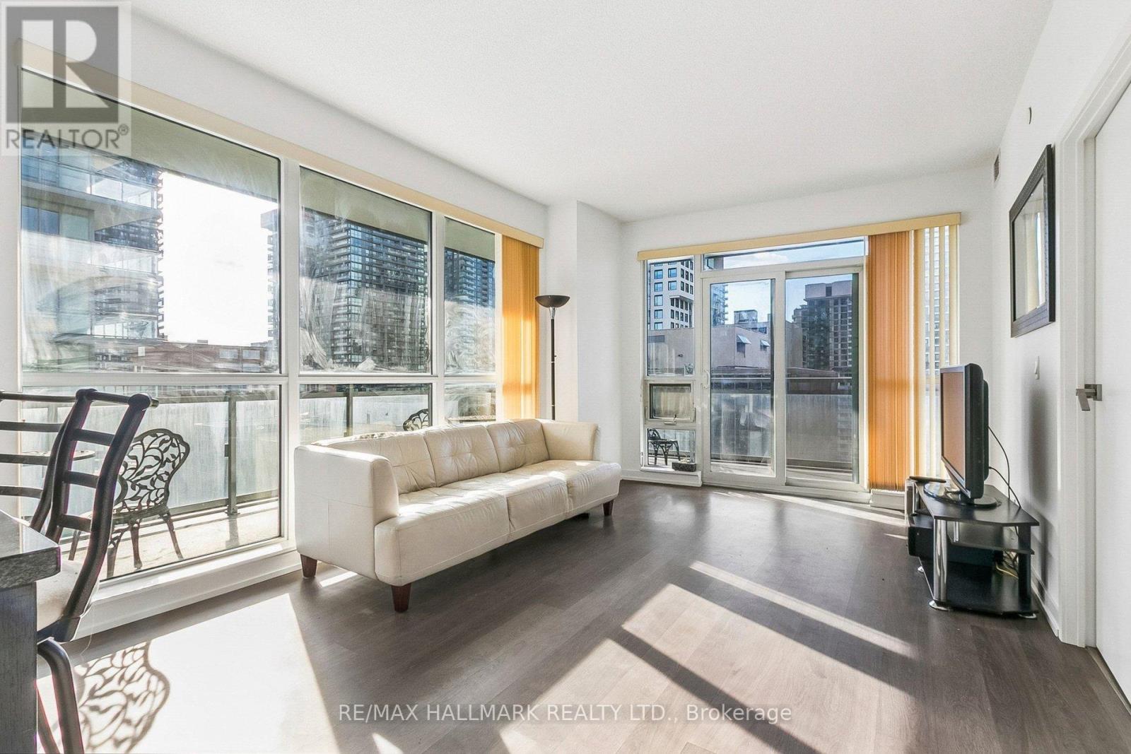 MLS® listing #29956550 for sale located at 1212 - 98 LILLIAN STREET