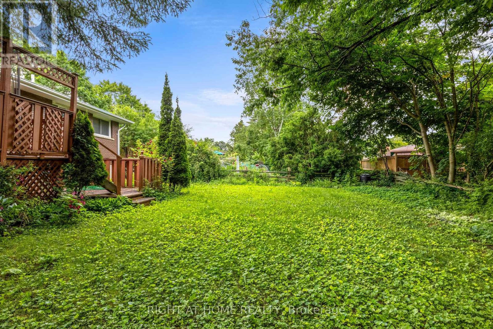 MLS® listing #29956771 for sale located at UPPER - 695 GLEN FORREST BOULEVARD