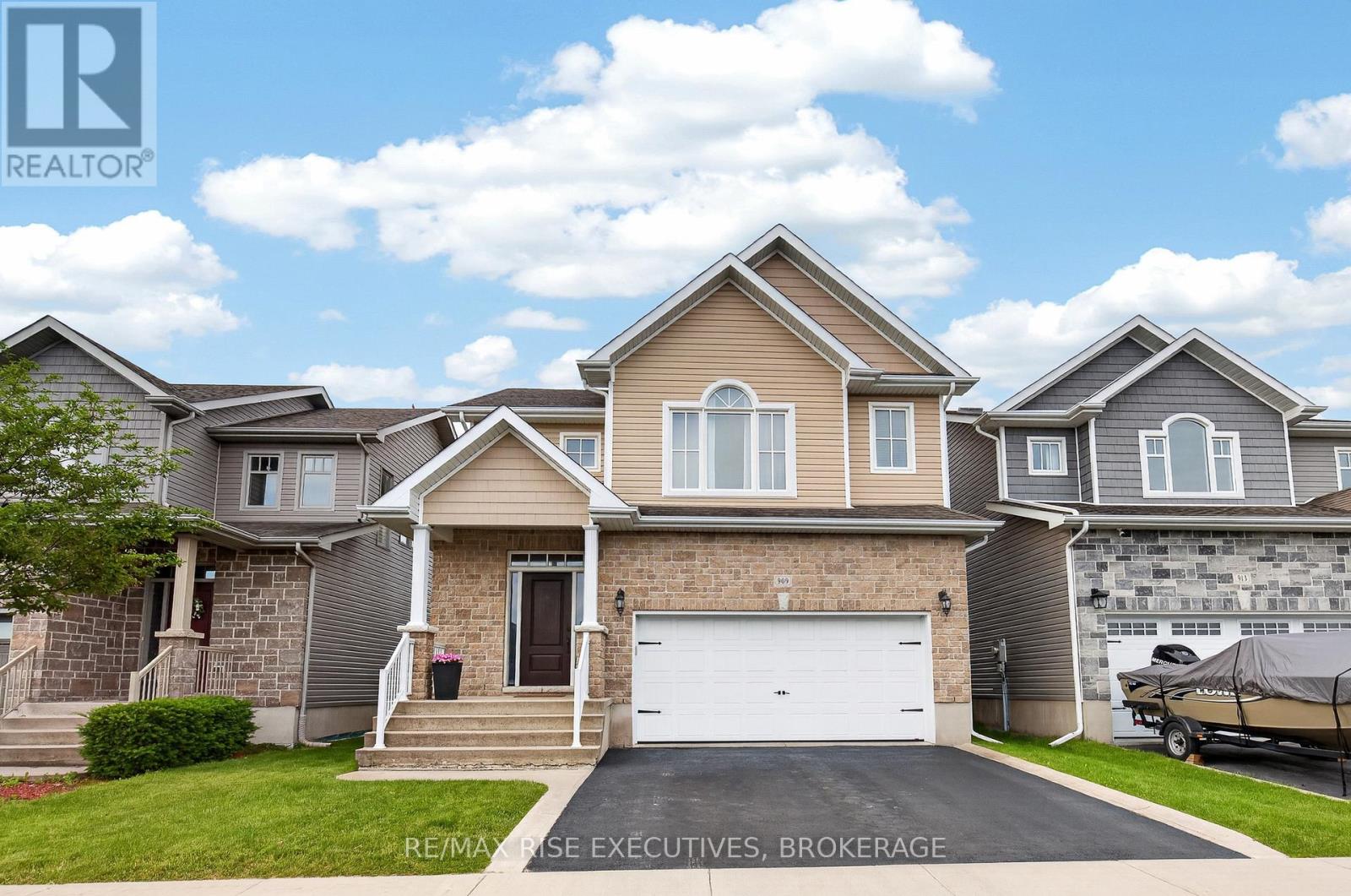 MLS® listing #29956871 for sale located at 909 EDWARD RILEY DRIVE