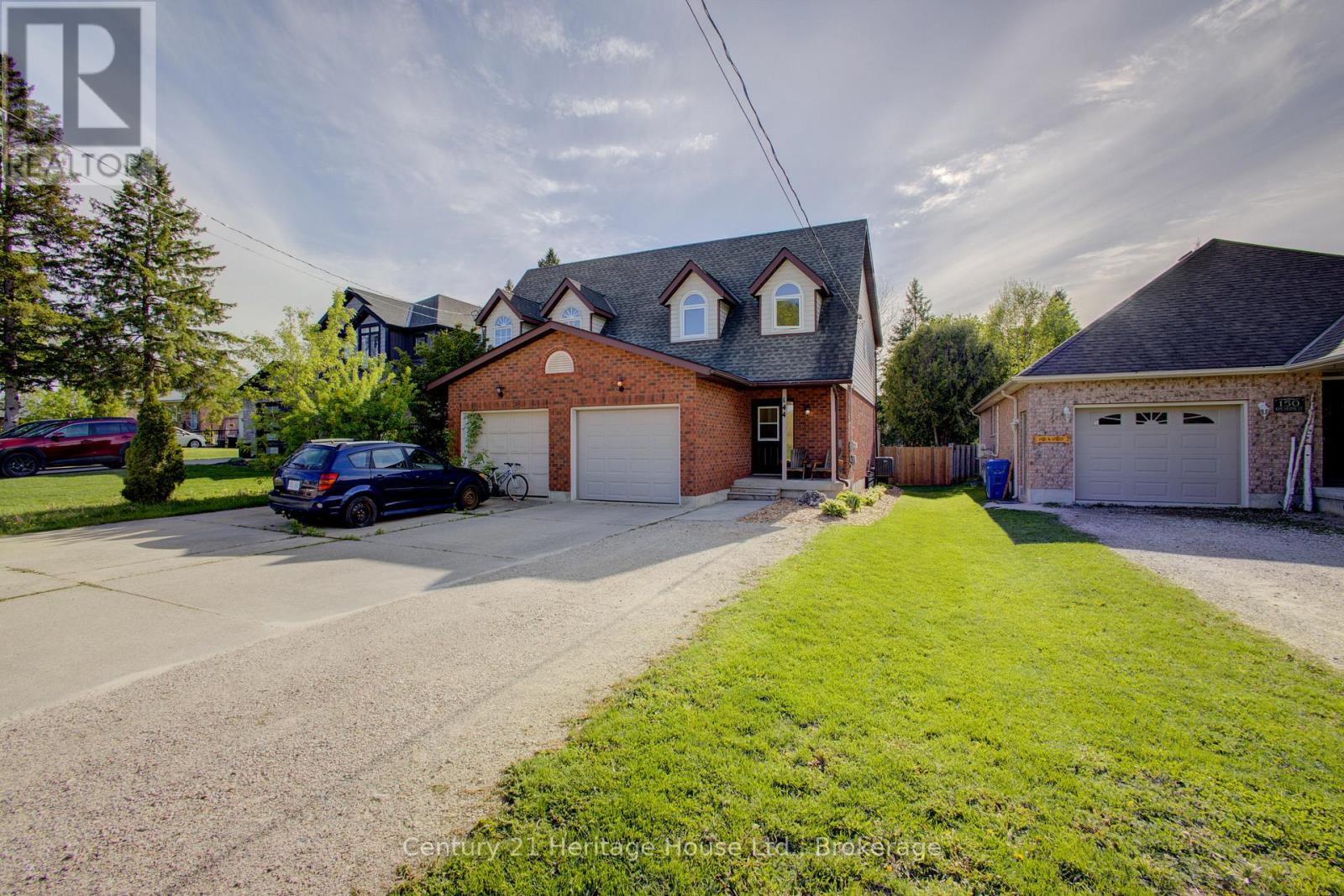 MLS® listing #29957083 for sale located at 144 KINCARDINE STREET N