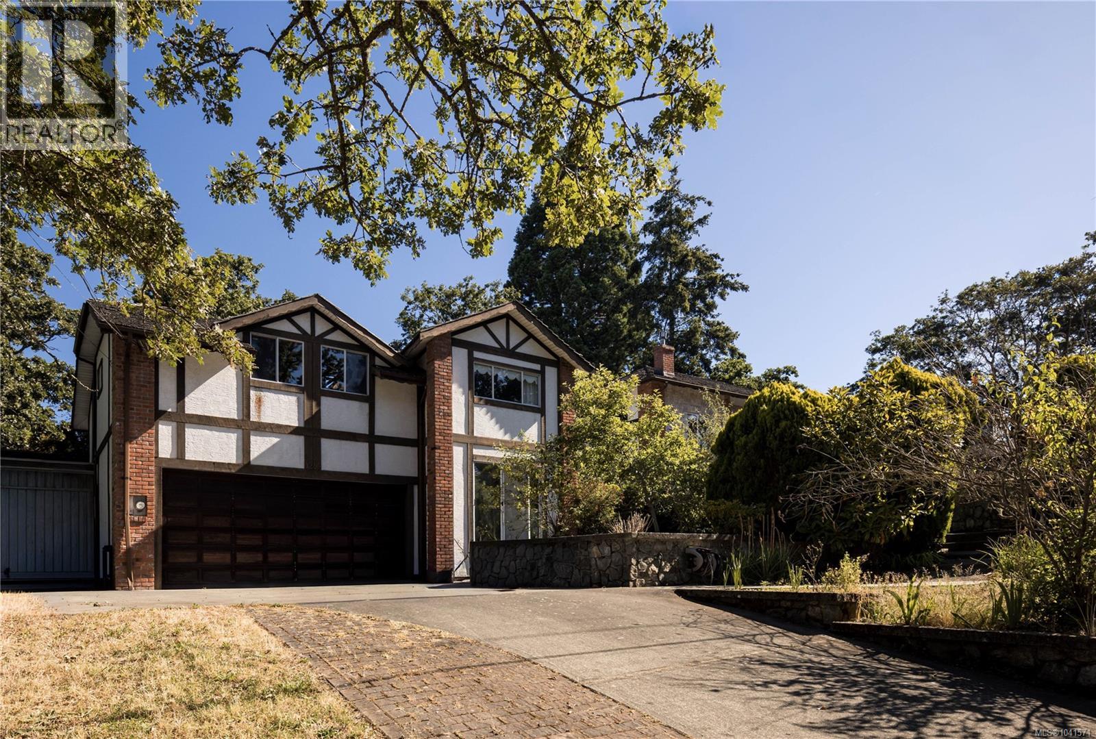 MLS® listing #29957278 for sale located at 1296 Astoria Rd