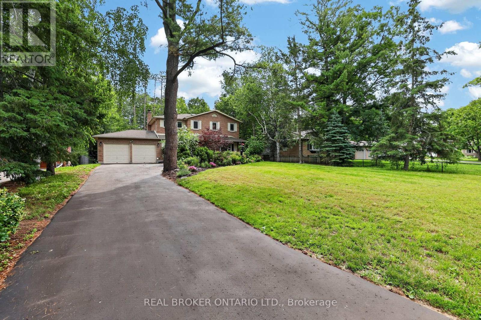 MLS® listing #29957963 for sale located at 221 PARK AVENUE