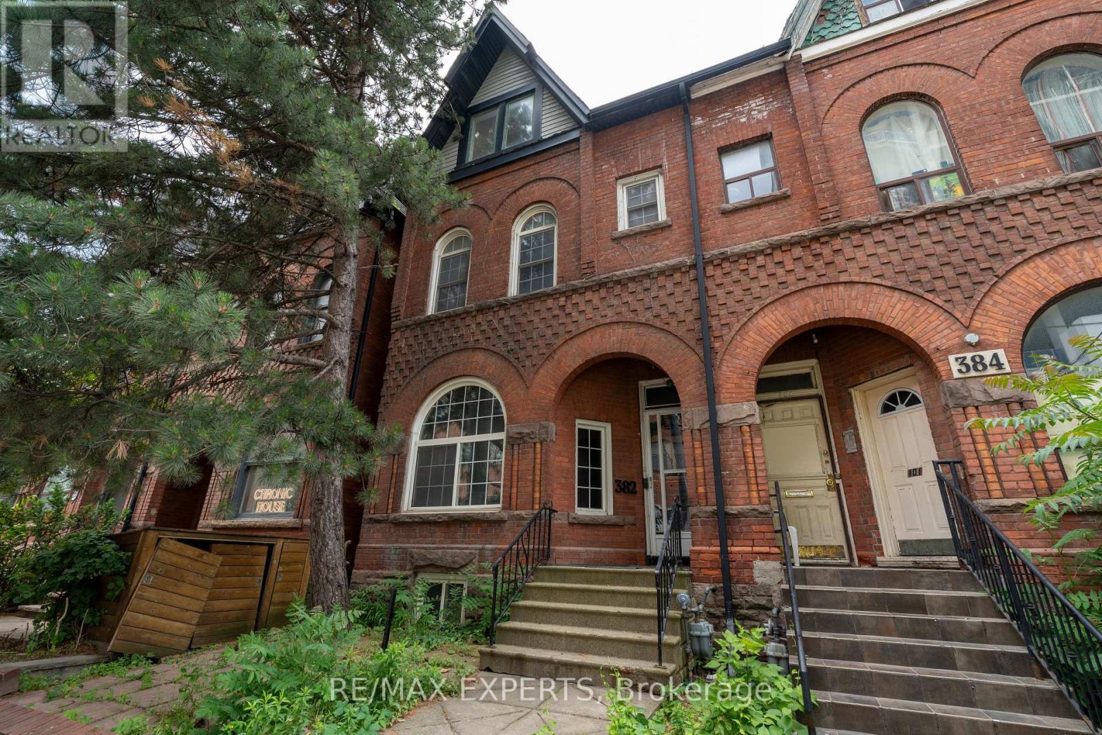 MLS® listing #29959493 for sale located at 382 BATHURST STREET