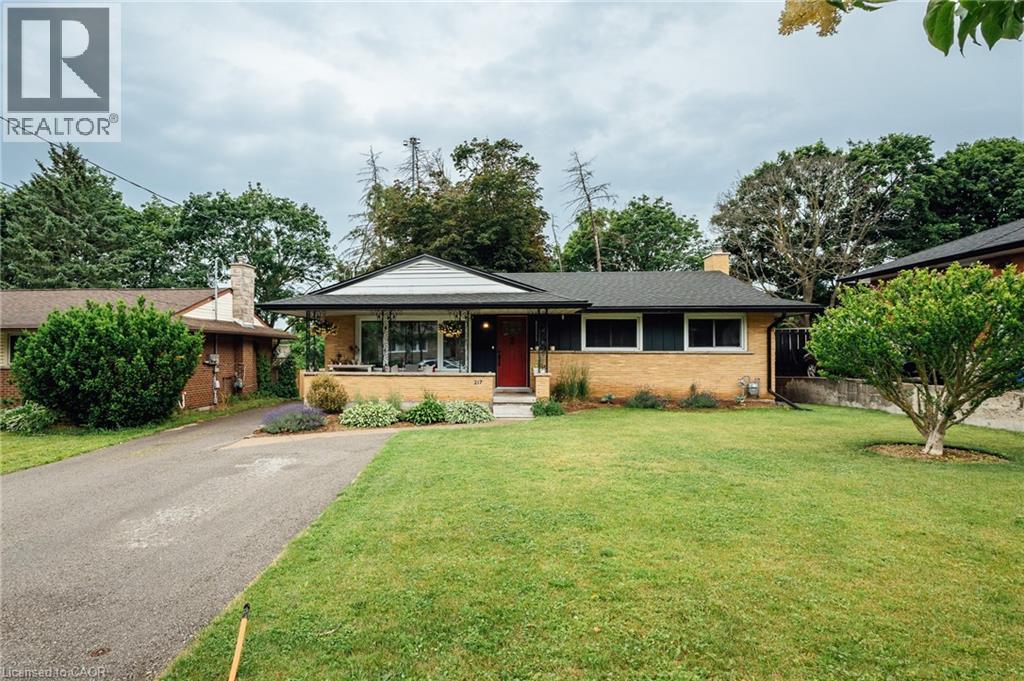 MLS® listing #29961243 for sale located at 217 DIXON Street