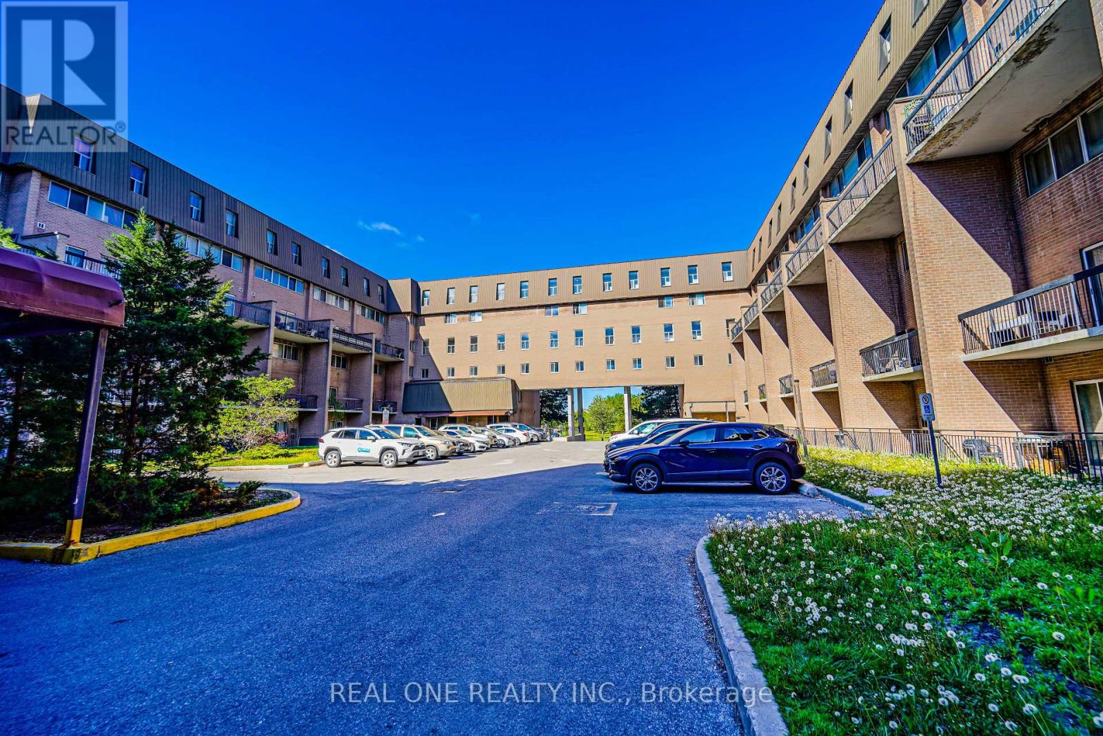 MLS® listing #29962116 for sale located at 288 - 165 CHEROKEE BOULEVARD