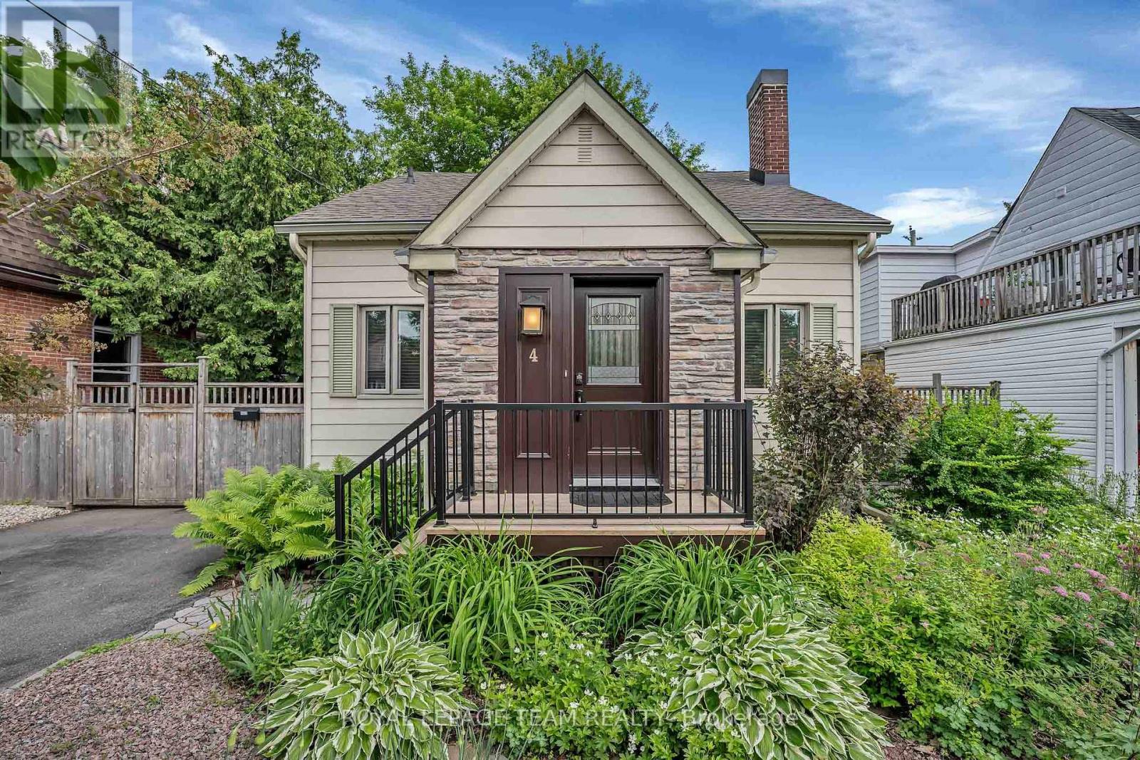 MLS® listing #29962383 for sale located at 4 QUEEN MARY STREET