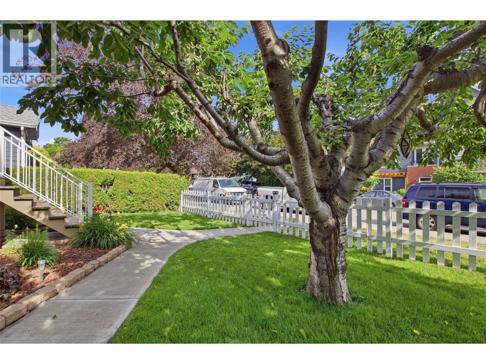 MLS® listing #29962892 for sale located at 883 St Paul Street