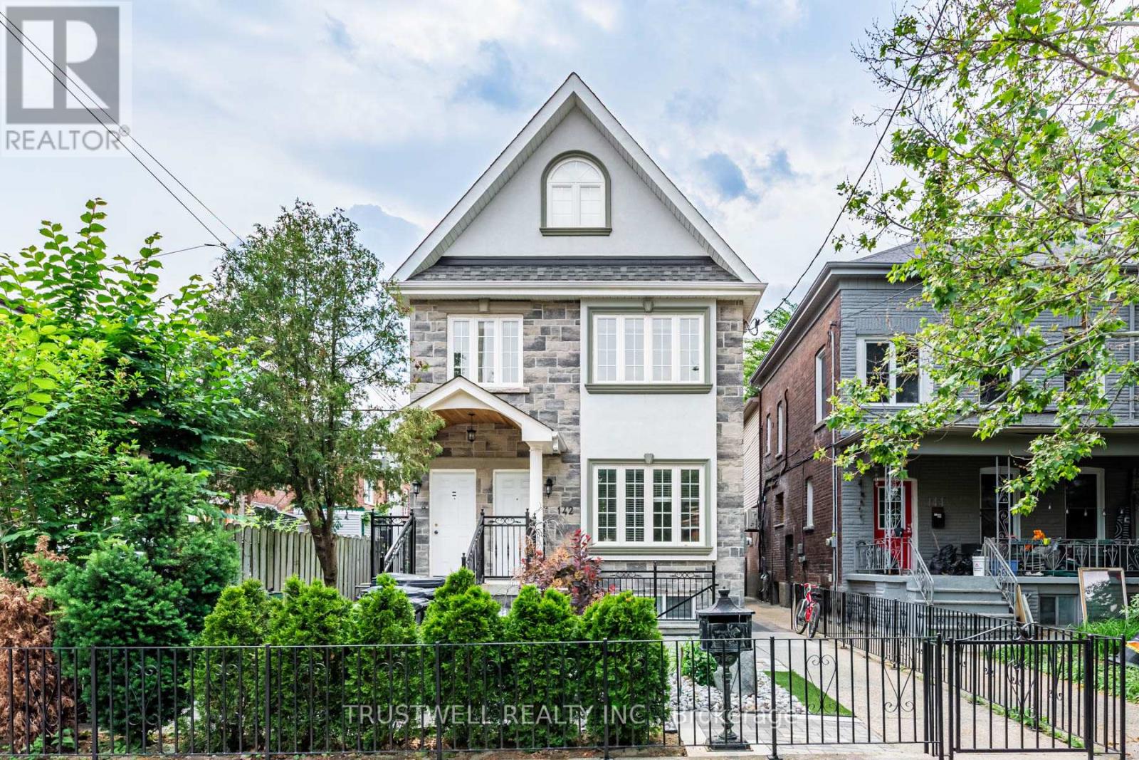 MLS® listing #29963706 for sale located at 142 BORDEN STREET