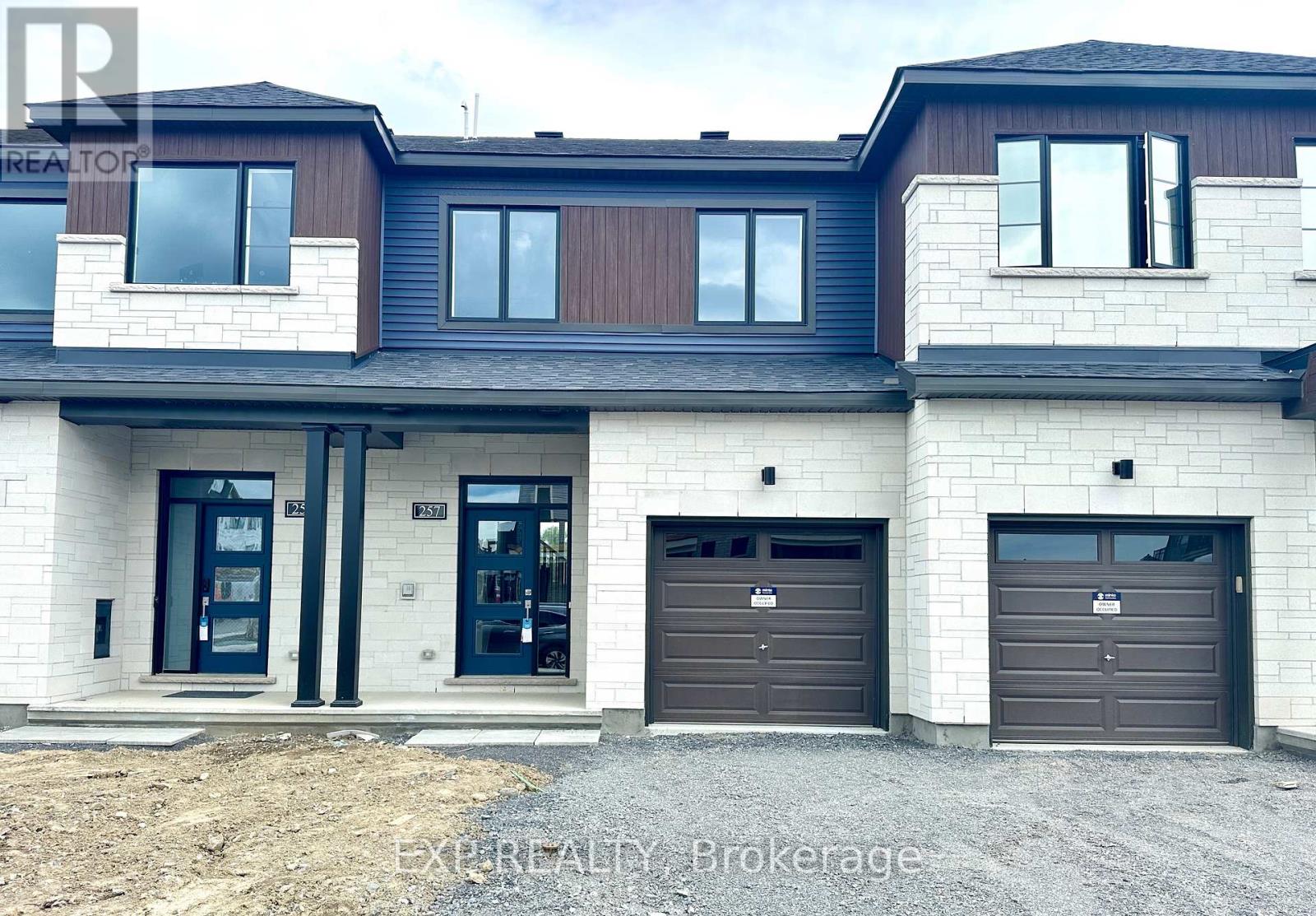 MLS® listing #29963732 for sale located at 257 BANKSIDE WAY