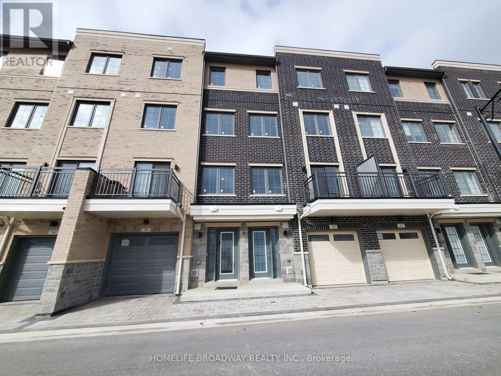 MLS® listing #29963927 for sale located at 40 CLIPPERS CRESCENT