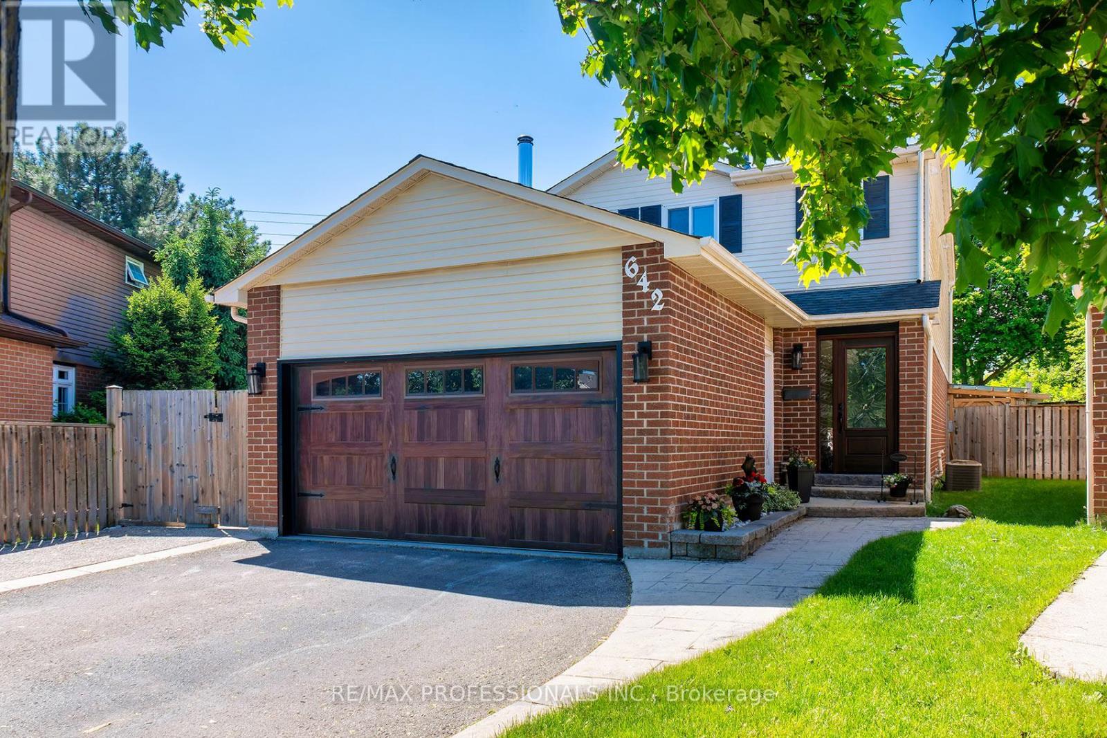 MLS® listing #29964002 for sale located at 642 ROSEHEATH DRIVE