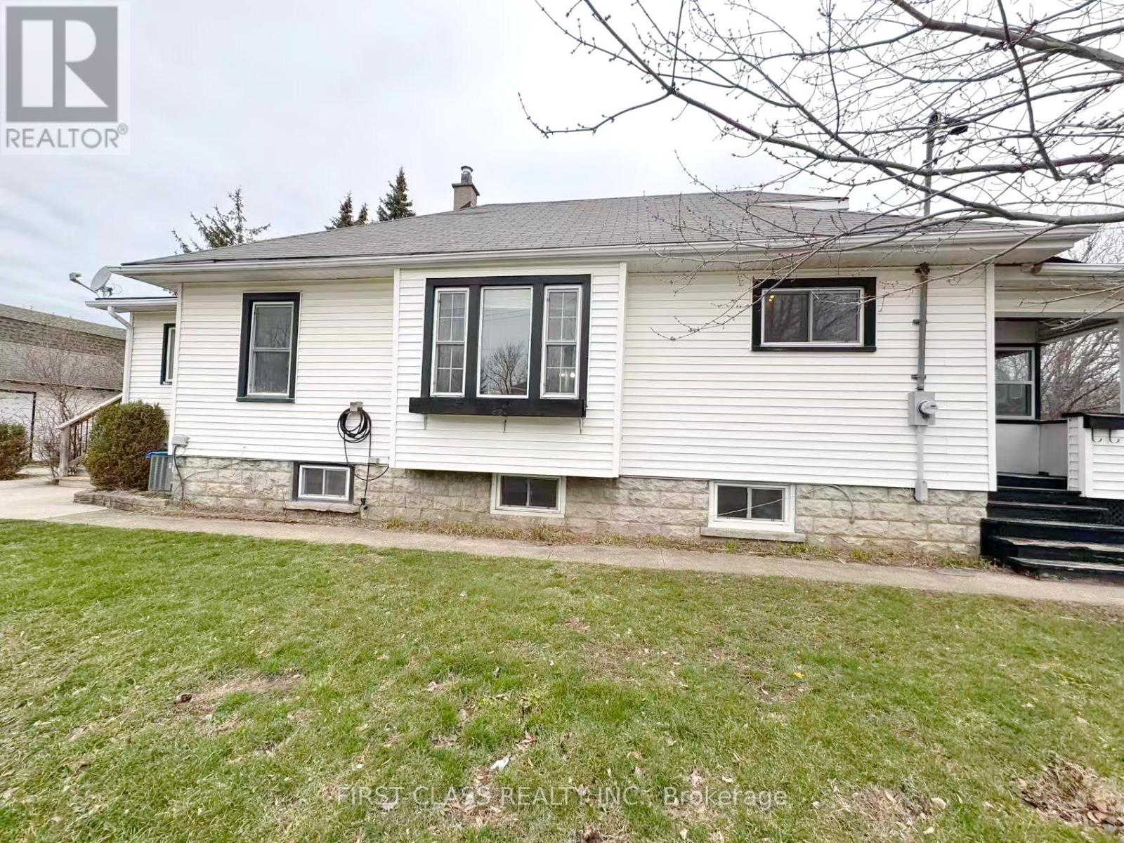 MLS® listing #29964502 for sale located at 9 GRANTHAM AVENUE