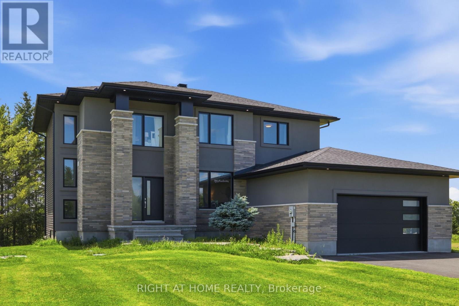 MLS® listing #29964545 for sale located at 122 RIDGEMONT DRIVE