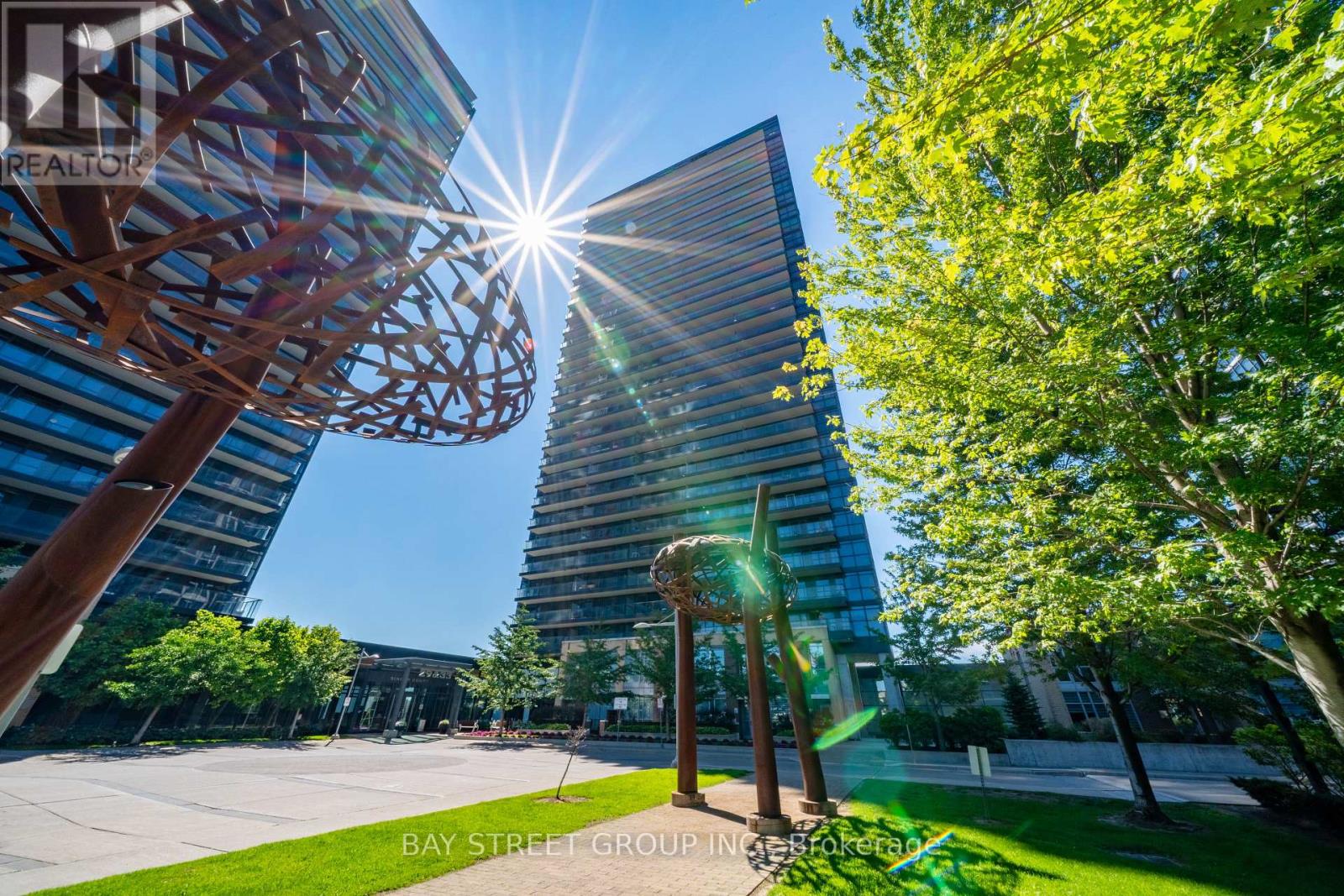 MLS® listing #29964548 for sale located at 2215 - 29 SINGER COURT