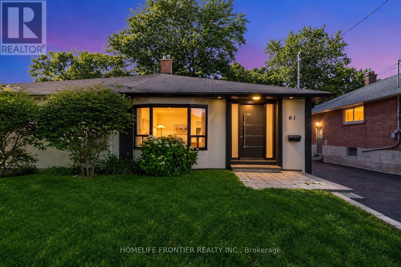 MLS® listing #29964549 for sale located at 61 SUNDIAL CRESCENT