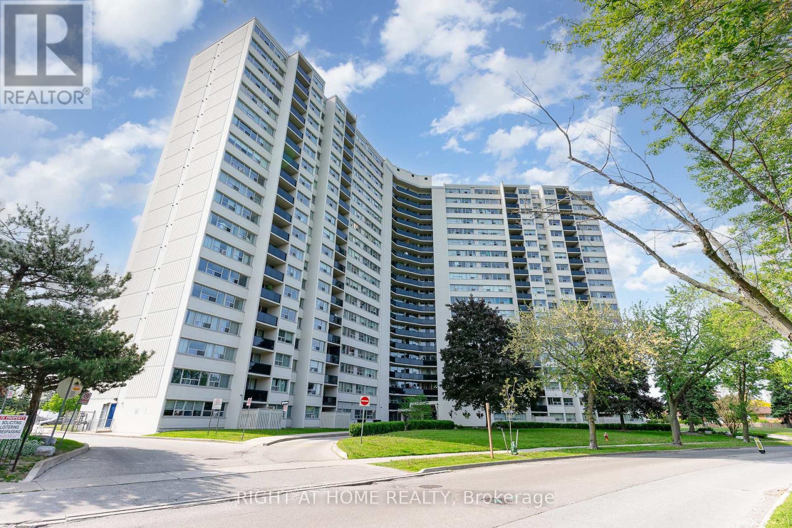 MLS® listing #29964561 for sale located at 505 - 530 LOLITA GARDENS