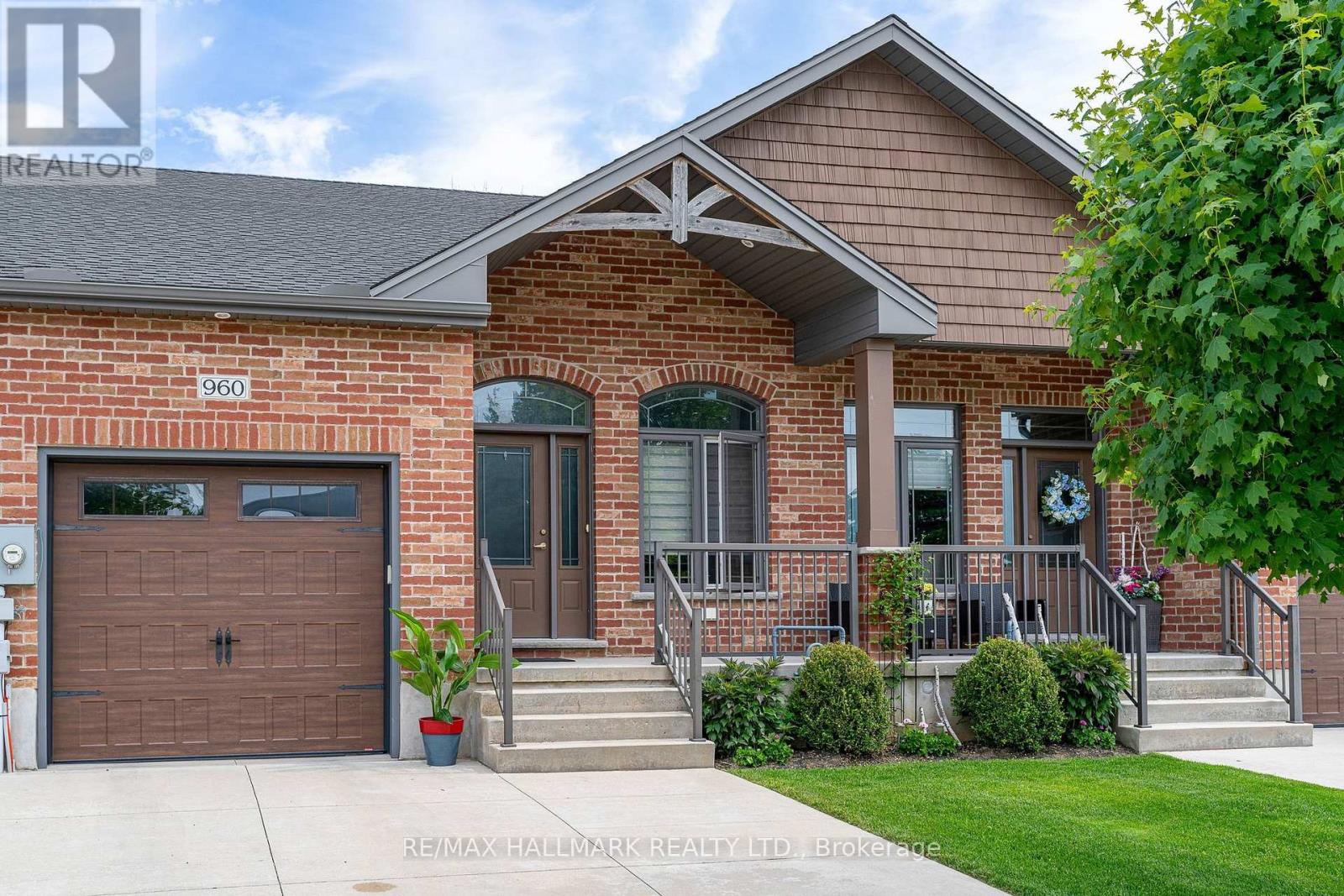 MLS® listing #29964567 for sale located at 960 17TH STREET E