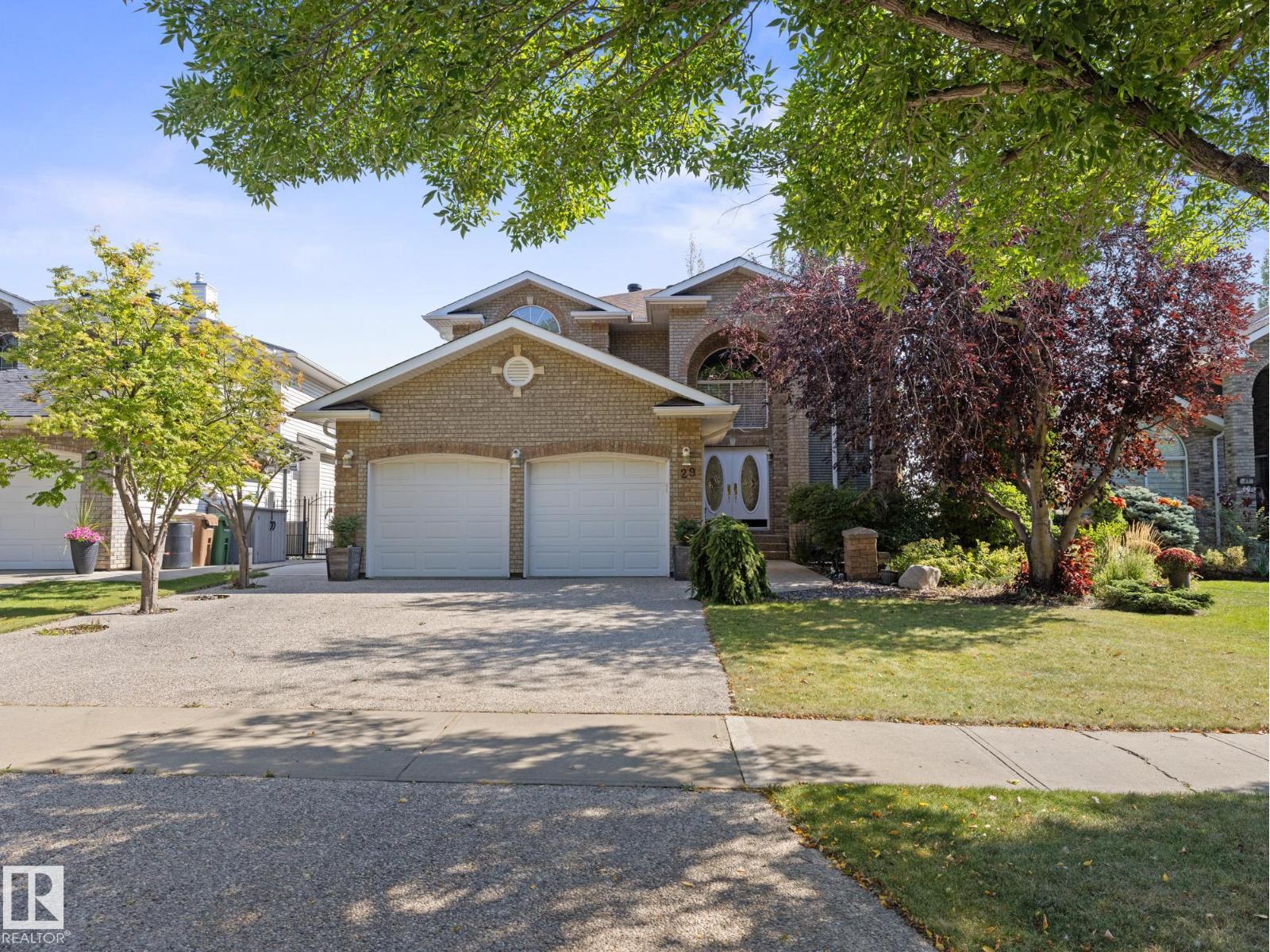 MLS® listing #29964894 for sale located at 29 OAKDALE PL