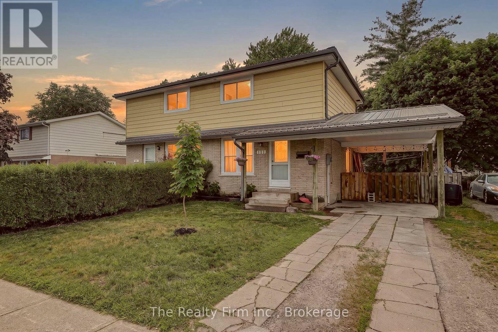 MLS® listing #29964906 for sale located at 111 CARNEGIE STREET