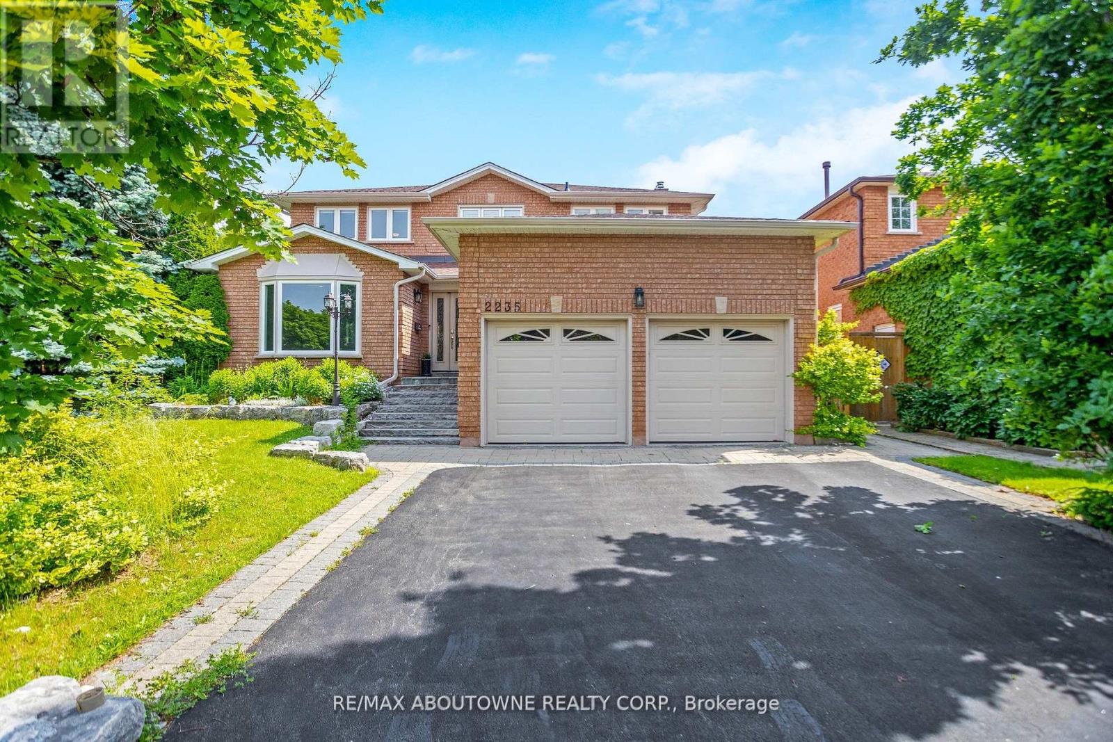 MLS® listing #29965114 for sale located at 2235 GRENVILLE DRIVE
