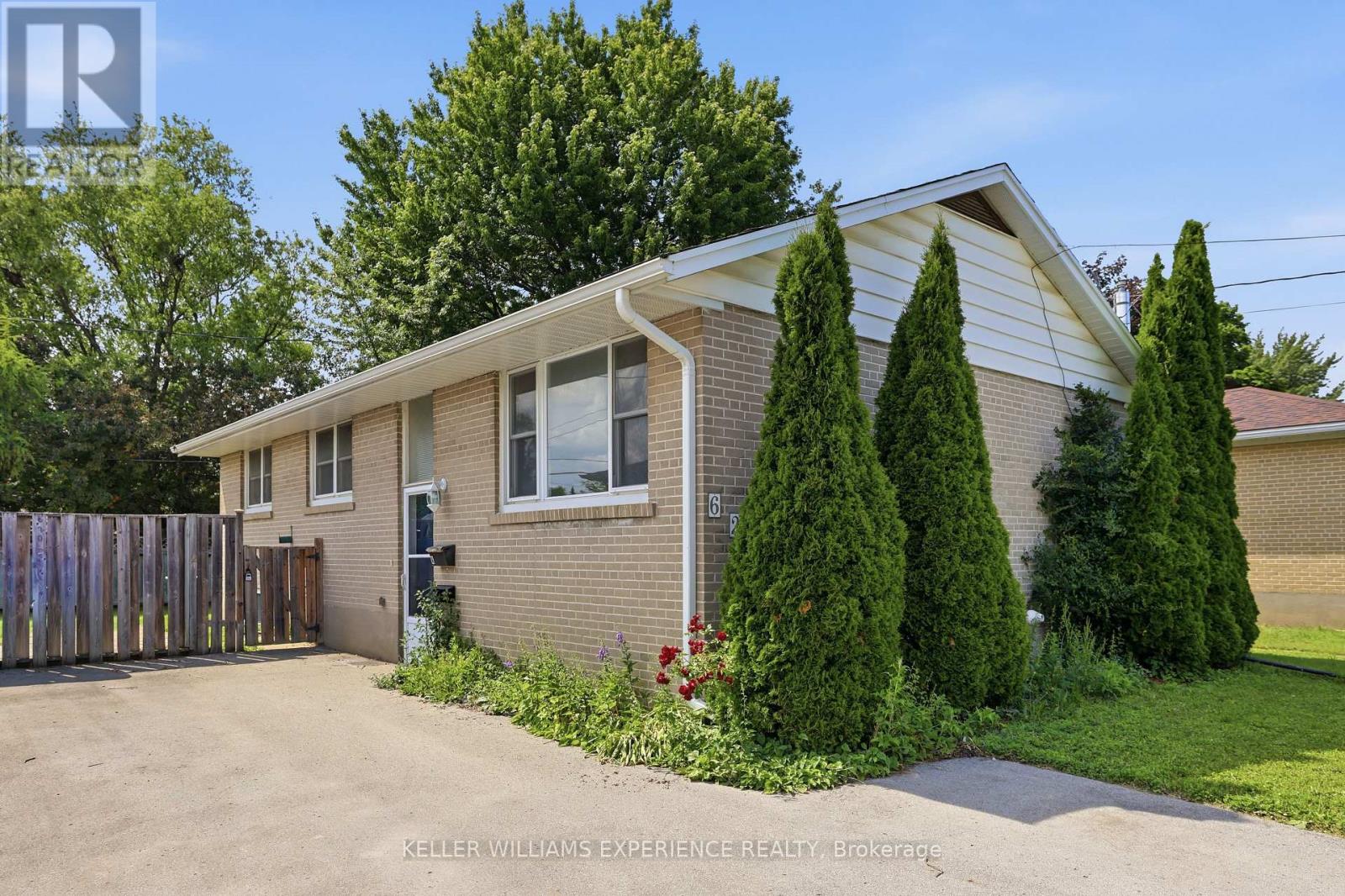MLS® listing #29965341 for sale located at 620 OAK STREET