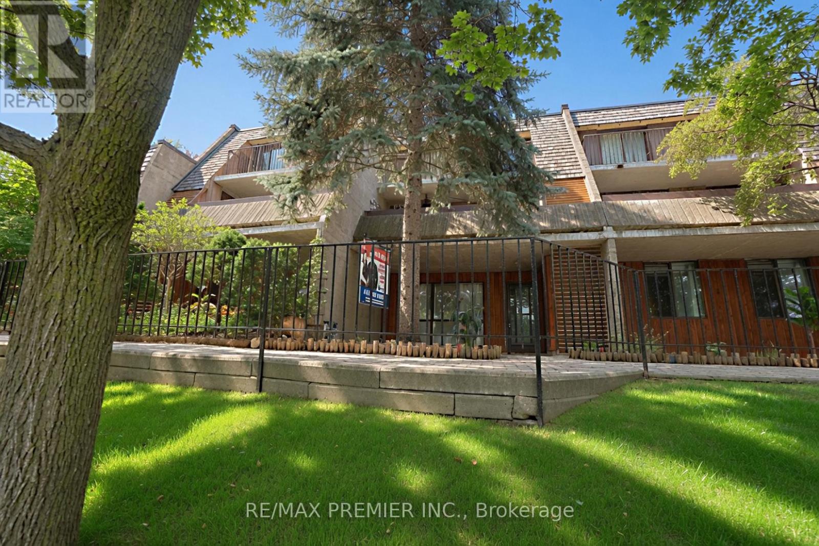 MLS® listing #29965676 for sale located at 51 - 1250 MISSISSAUGA VALLEY BOULEVARD