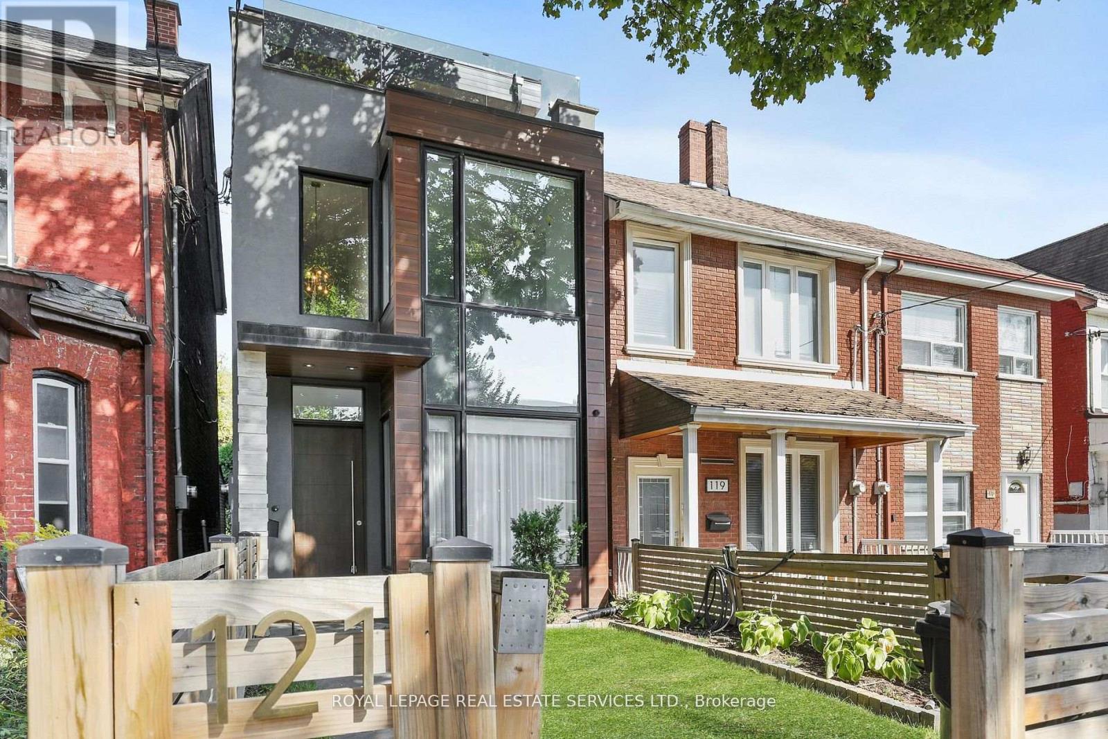 MLS® listing #29966485 for sale located at 121 MARKHAM STREET