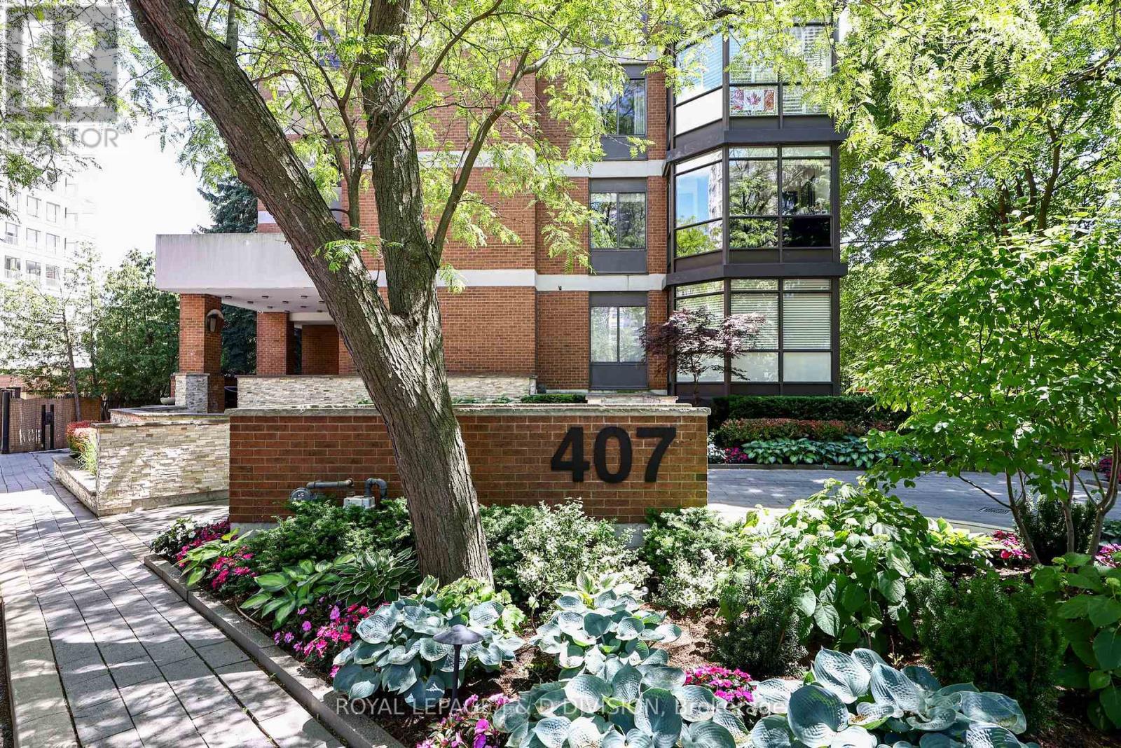 MLS® listing #29967304 for sale located at 401 - 407 WALMER ROAD