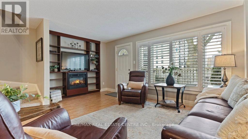 MLS® listing #29970733 for sale located at 29 - 15 GREEN VALLEY DRIVE