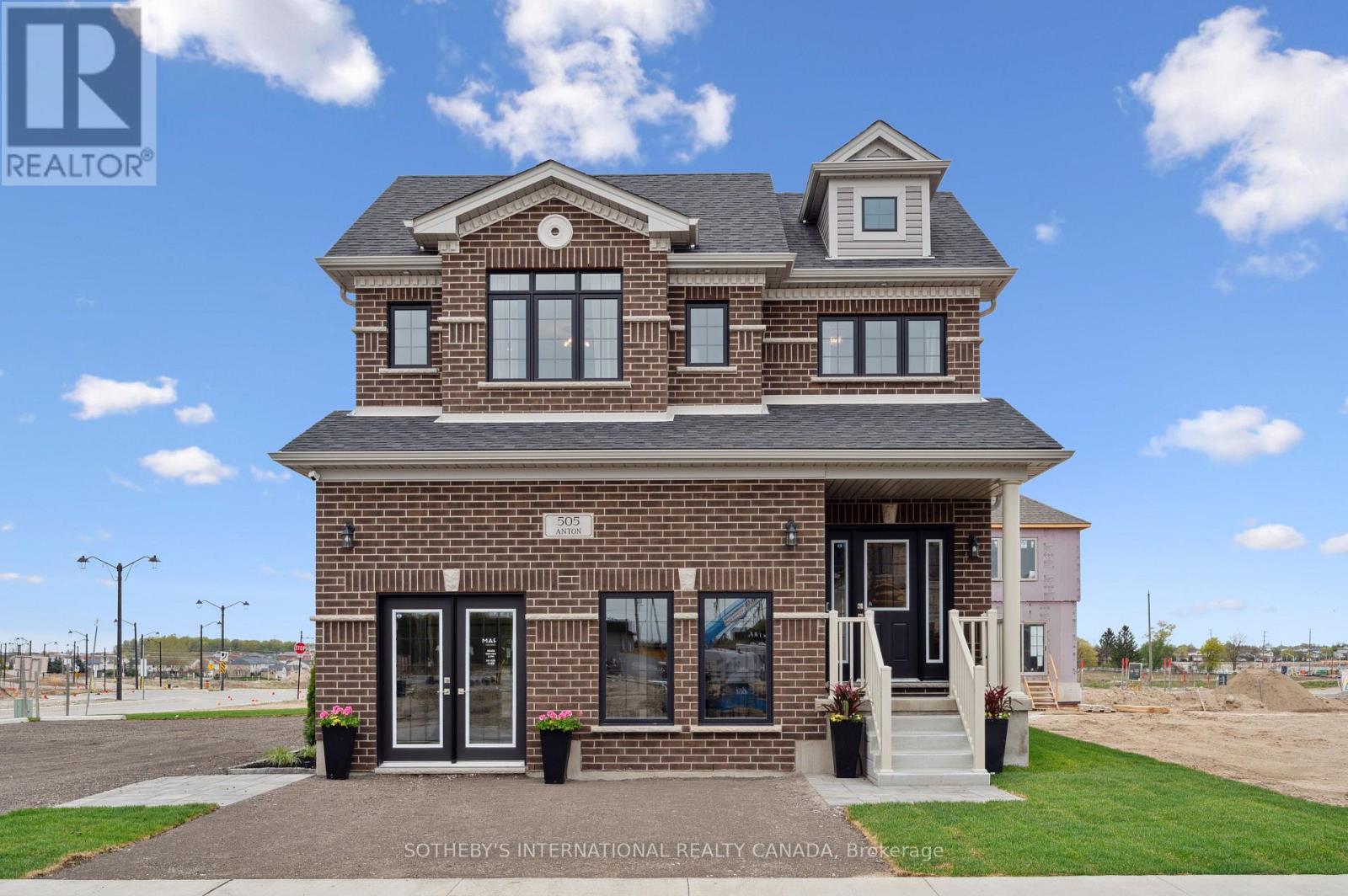MLS® listing #29971092 for sale located at 629 ANTON CRESCENT