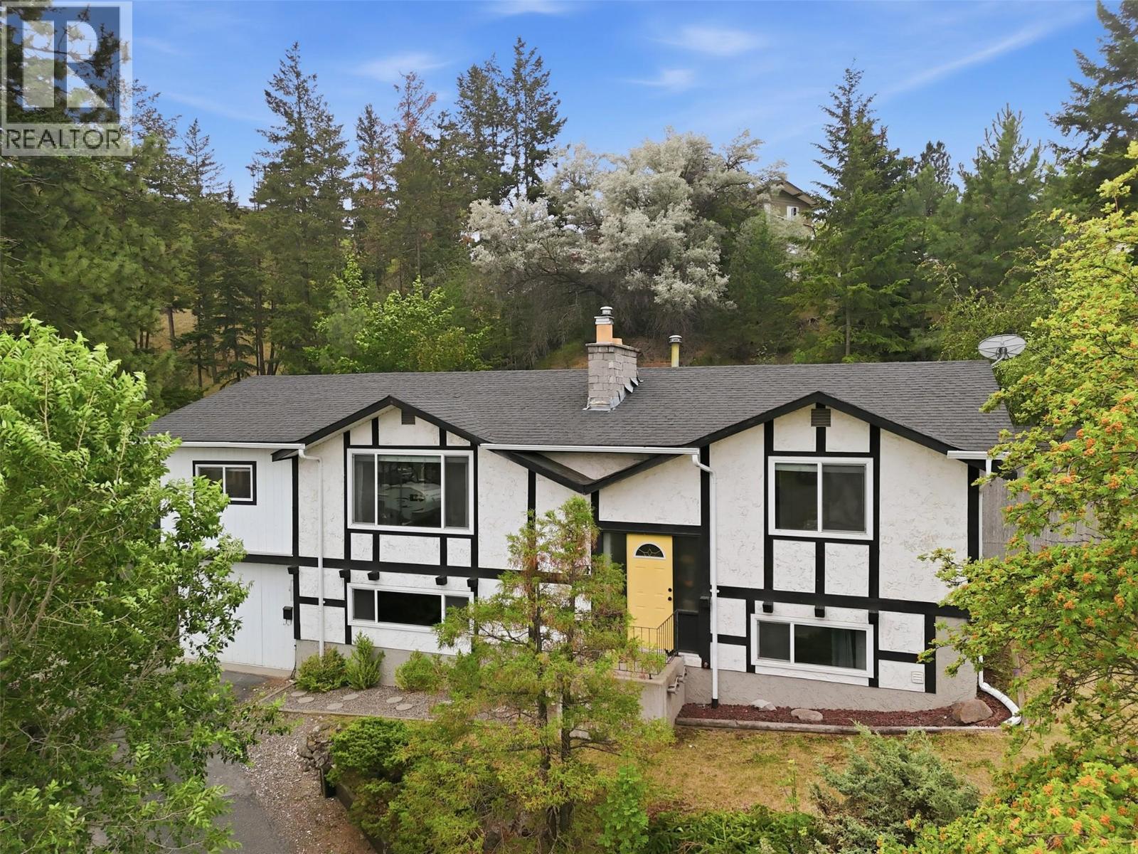 MLS® listing #29972723 for sale located at 1871 SPRINGHILL Drive