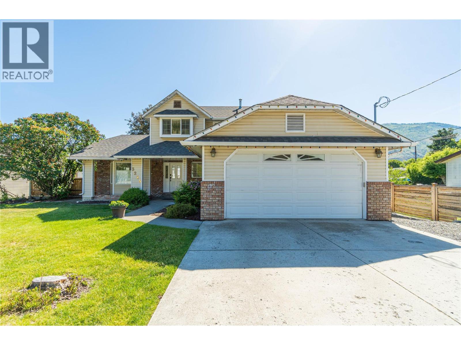 MLS® listing #29972724 for sale located at 3225 HARGRAVES Place